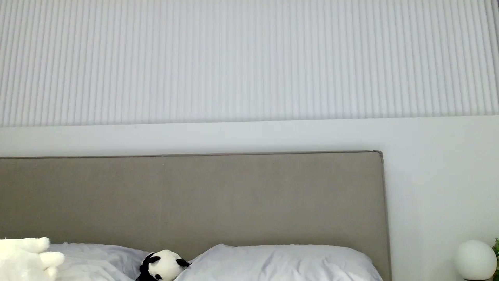 Gallery image thumbnail from Juicyylips's myfreecams stream on, 02/18/2024, 19:21 image 6 of 20