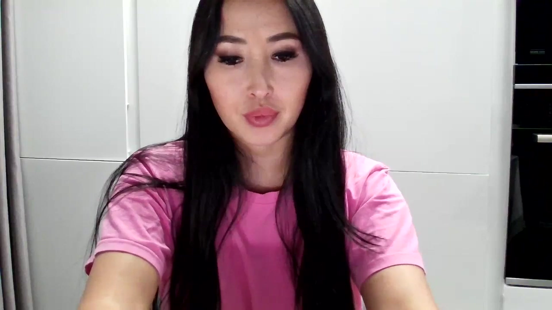 Gallery image thumbnail from Juicyylips's myfreecams stream on, 02/21/2024, 21:35 image 8 of 20