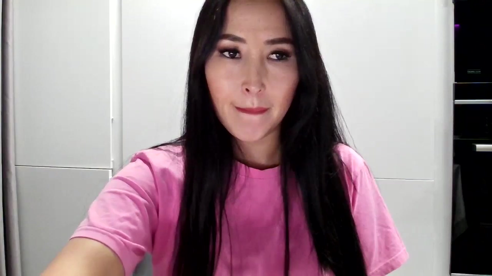 Gallery image thumbnail from Juicyylips's myfreecams stream on, 02/21/2024, 21:35 image 15 of 20