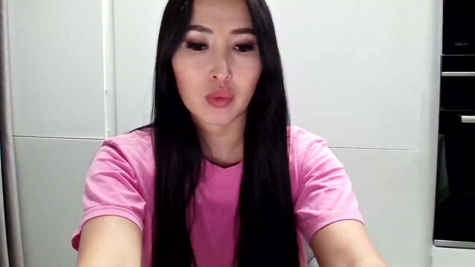 Gallery image thumbnail from Juicyylips's myfreecams stream on, 02/21/2024, 21:35 image 14 of 20