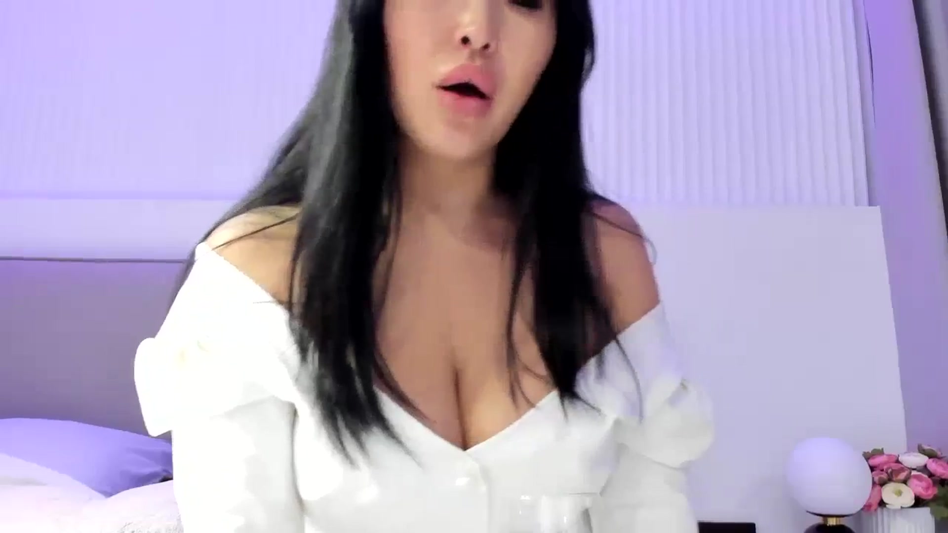 Gallery image thumbnail from Juicyylips's myfreecams stream on, 04/06/2024, 23:10 image 9 of 20