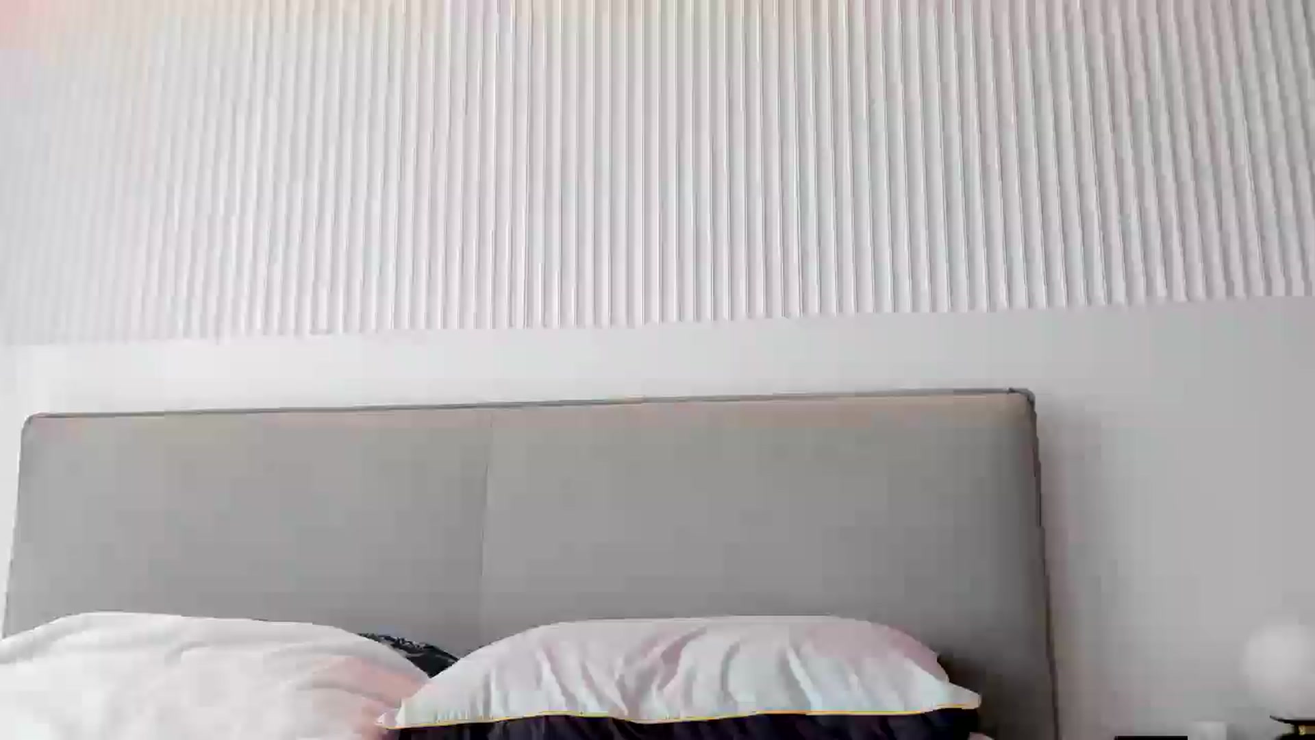 Gallery image thumbnail from Juicyylips's myfreecams stream on, 04/18/2024, 15:27 image 15 of 20