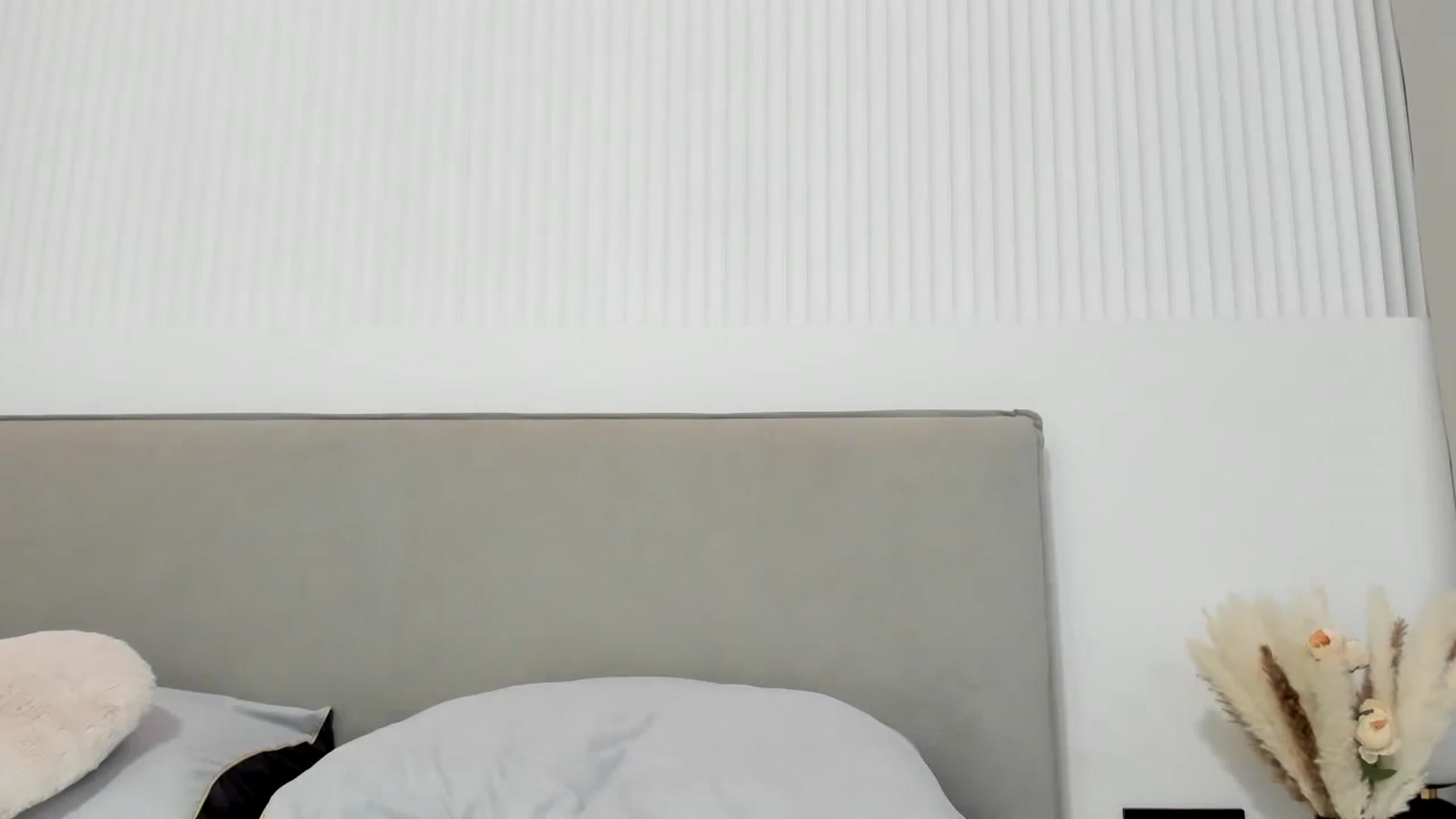 Gallery image thumbnail from Juicyylips's myfreecams stream on, 08/13/2024, 21:50 image 7 of 20
