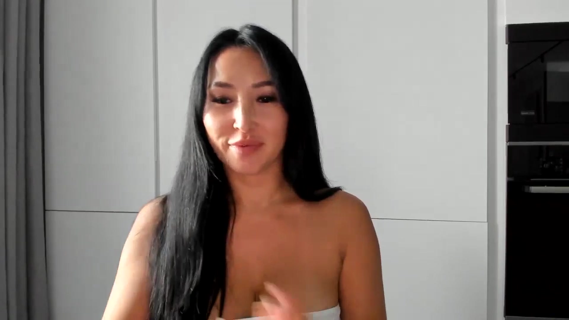 Gallery image thumbnail from Juicyylips's myfreecams stream on, 08/21/2024, 15:38 image 9 of 20