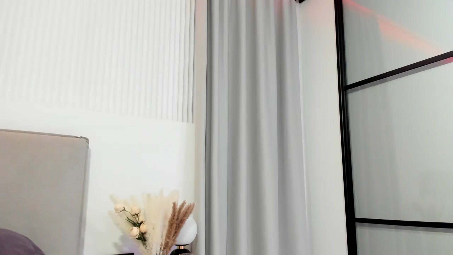 Gallery image thumbnail from Juicyylips's myfreecams stream on, 08/24/2024, 23:10 image 19 of 20
