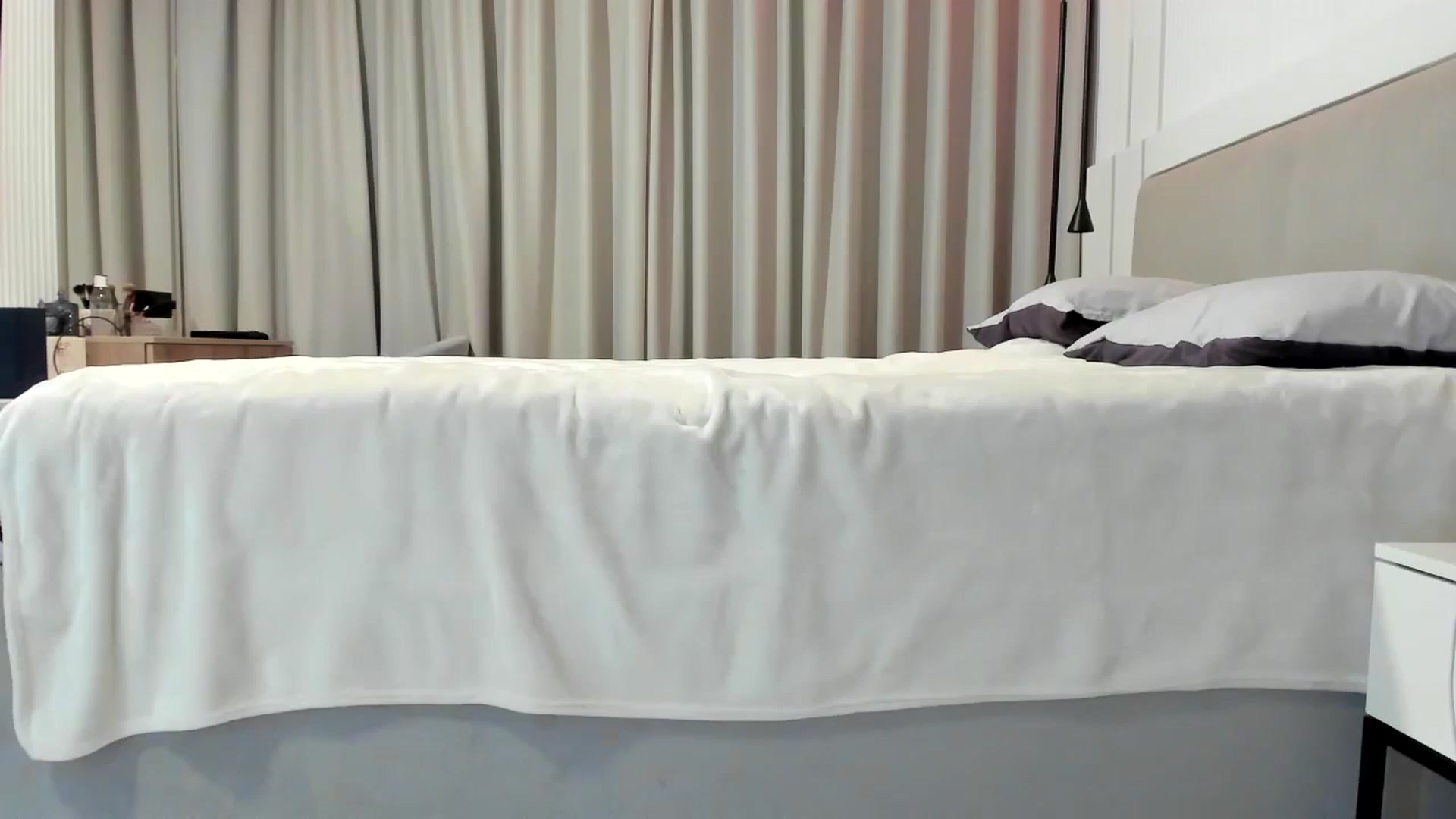Gallery image thumbnail from Juicyylips's myfreecams stream on, 08/30/2024, 22:11 image 16 of 20
