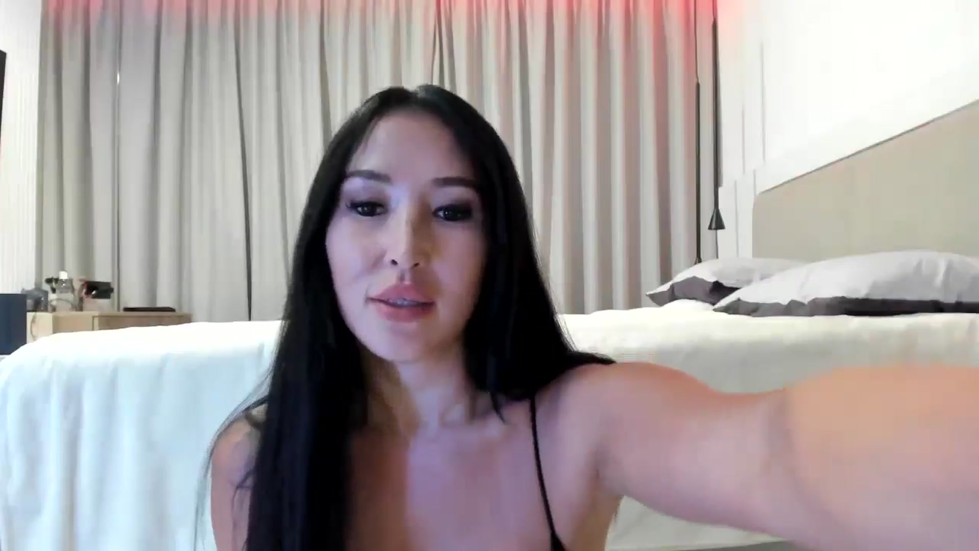 Gallery image thumbnail from Juicyylips's myfreecams stream on, 08/30/2024, 22:11 image 2 of 20