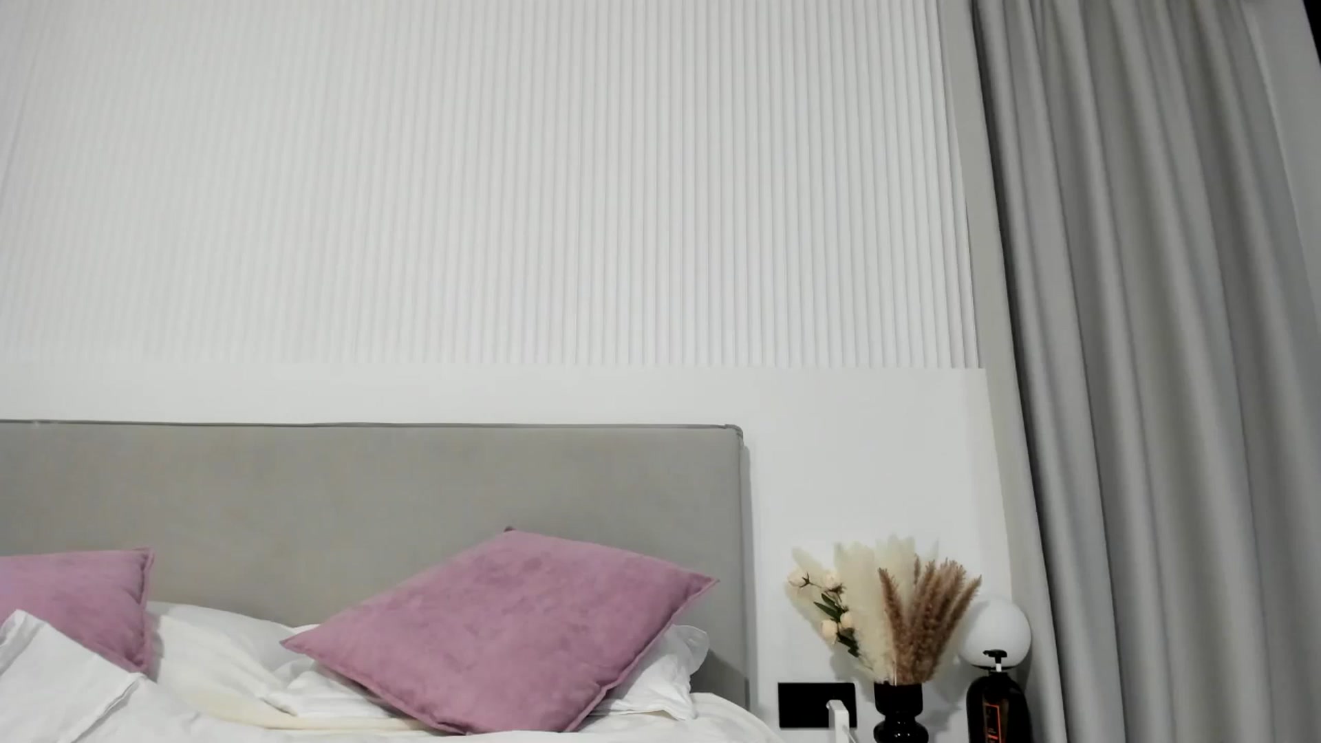 Gallery image thumbnail from Juicyylips's myfreecams stream on, 10/02/2024, 21:39 image 2 of 20
