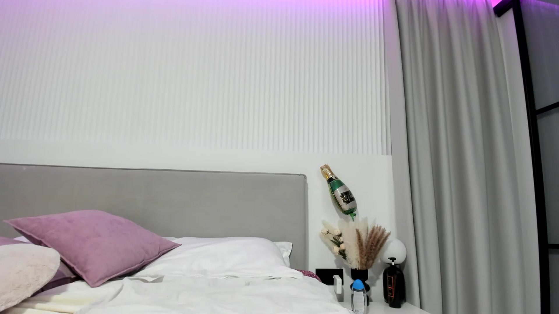 Gallery image thumbnail from Juicyylips's myfreecams stream on, 10/04/2024, 22:10 image 13 of 20