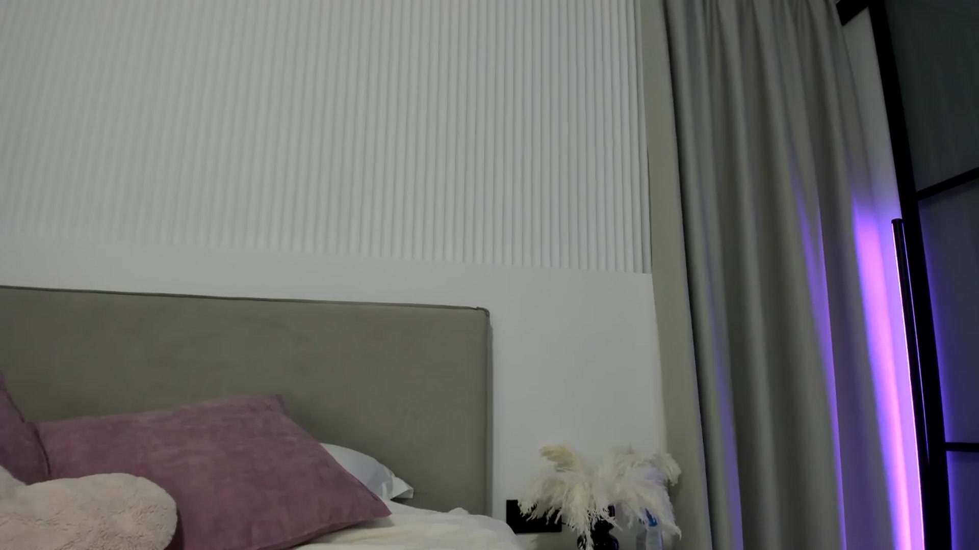 Gallery image thumbnail from Juicyylips's myfreecams stream on, 10/07/2024, 21:16 image 10 of 20
