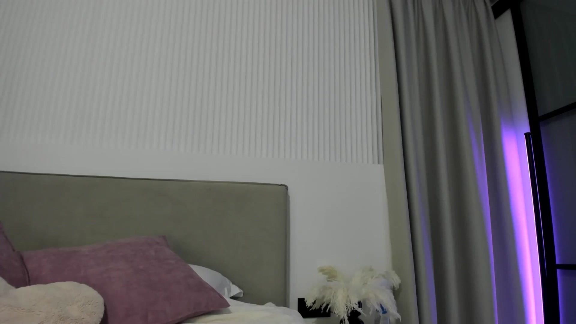 Gallery image thumbnail from Juicyylips's myfreecams stream on, 10/07/2024, 21:16 image 11 of 20