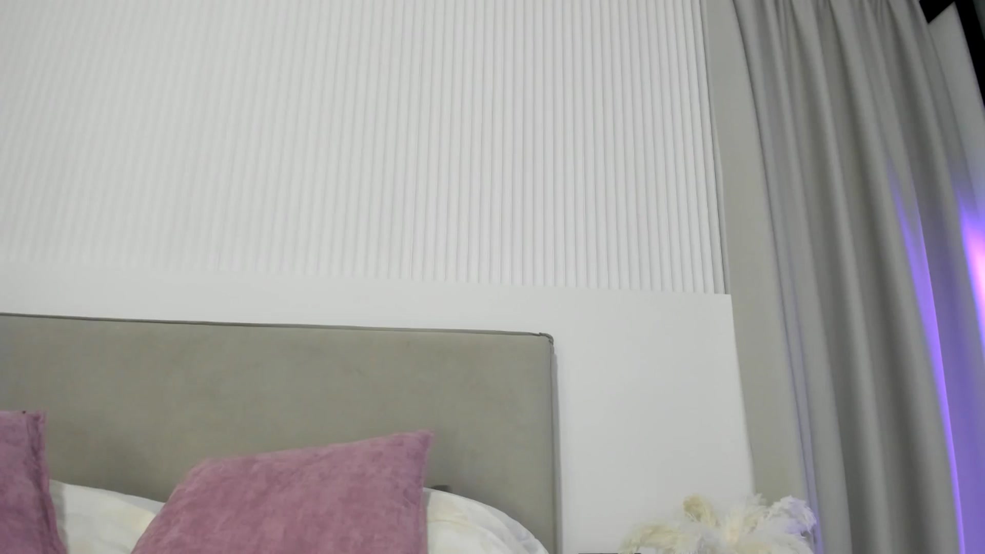 Gallery image thumbnail from Juicyylips's myfreecams stream on, 10/08/2024, 21:43 image 19 of 20