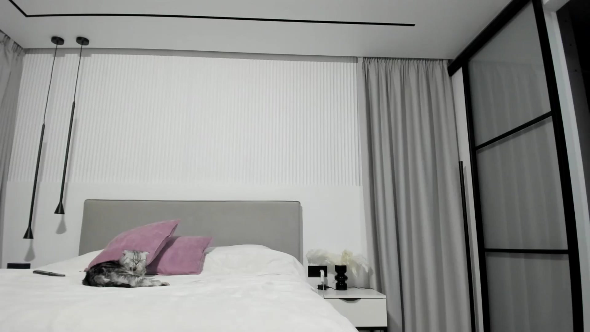 Gallery image thumbnail from Juicyylips's myfreecams stream on, 10/17/2024, 15:37 image 11 of 20