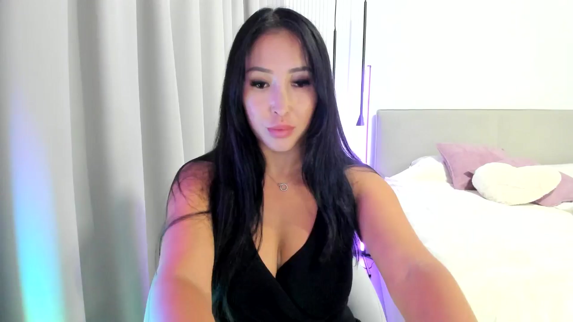 Gallery image thumbnail from Juicyylips's myfreecams stream on, 10/19/2024, 22:08 image 7 of 20