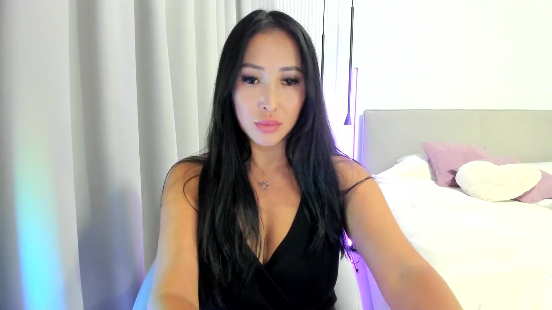 Gallery image thumbnail from Juicyylips's myfreecams stream on, 10/19/2024, 22:08 image 3 of 20