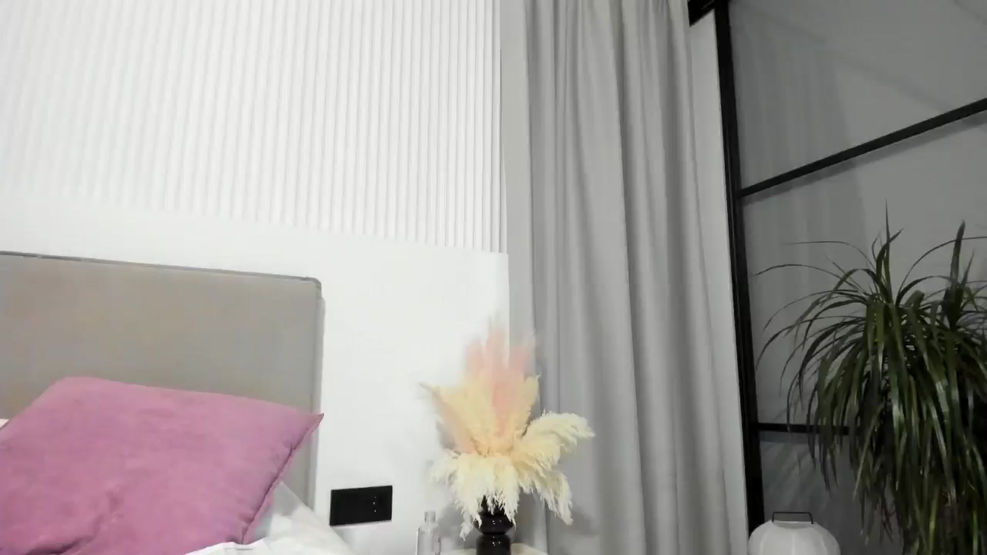 Gallery image thumbnail from Juicyylips's myfreecams stream on, 02/24/2025, 15:49 image 3 of 20