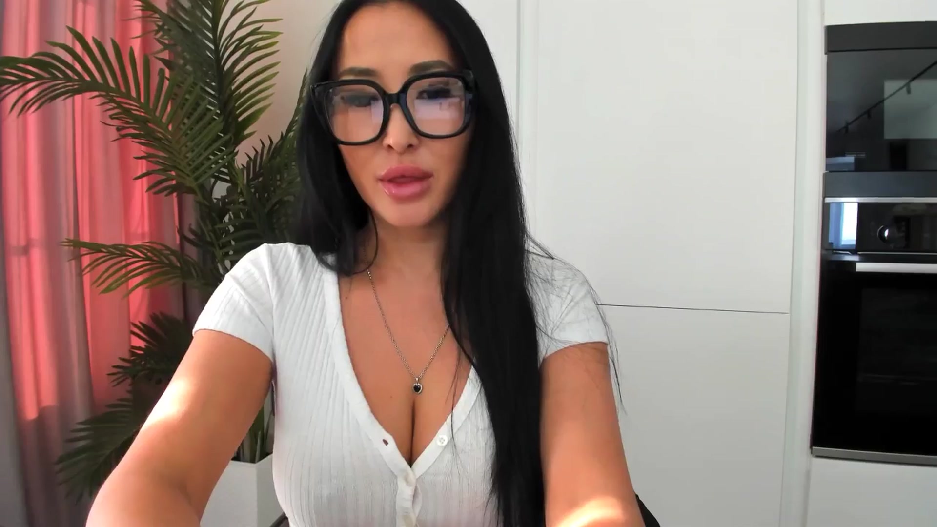 Gallery image thumbnail from Juicyylips's myfreecams stream on, 02/26/2025, 12:07 image 12 of 20