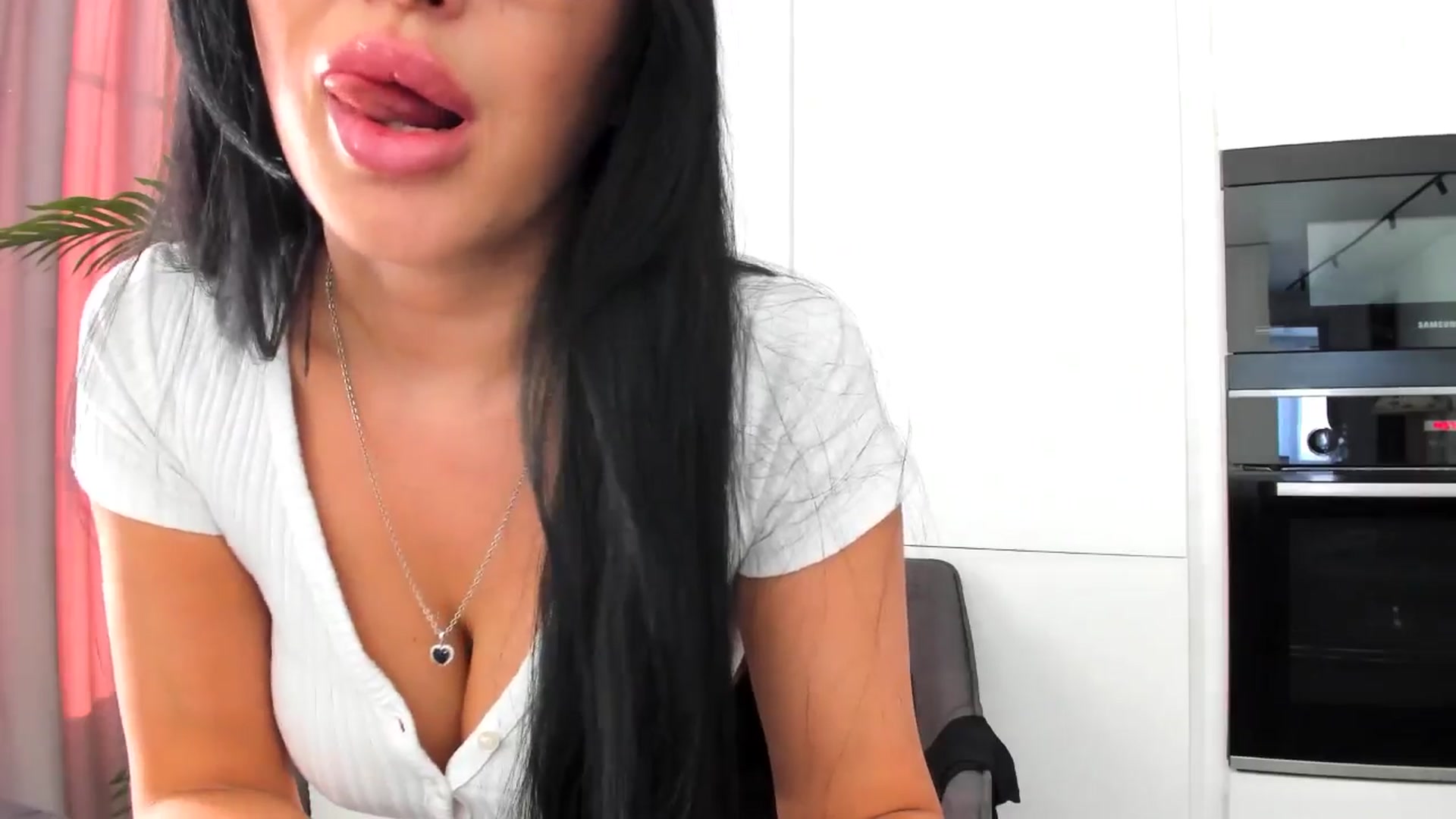Gallery image thumbnail from Juicyylips's myfreecams stream on, 02/26/2025, 12:07 image 15 of 20