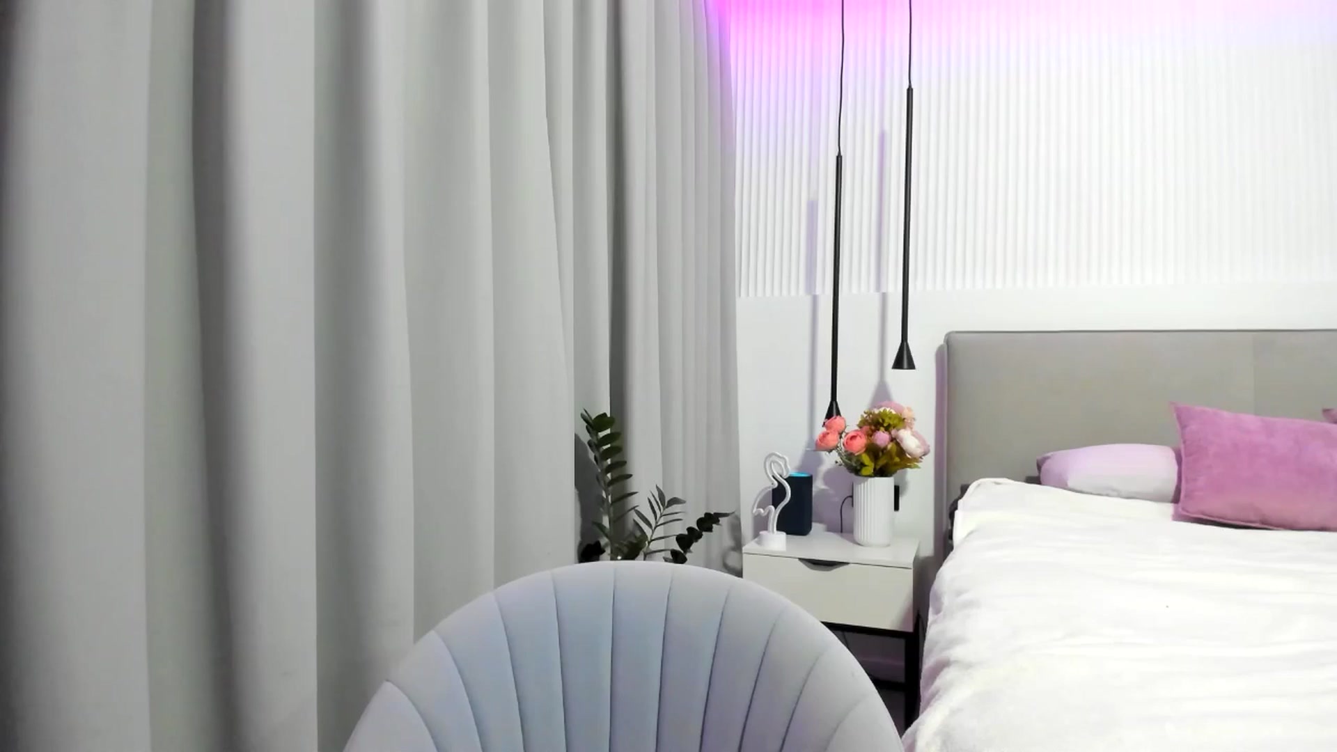 Gallery image thumbnail from Juicyylips's myfreecams stream on, 02/28/2025, 23:30 image 10 of 20