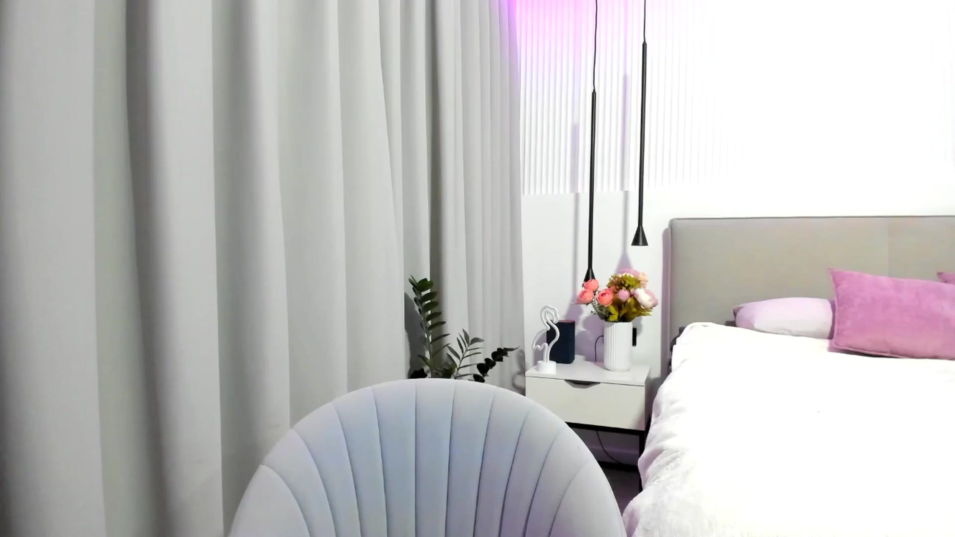 Gallery image thumbnail from Juicyylips's myfreecams stream on, 02/28/2025, 23:30 image 16 of 20