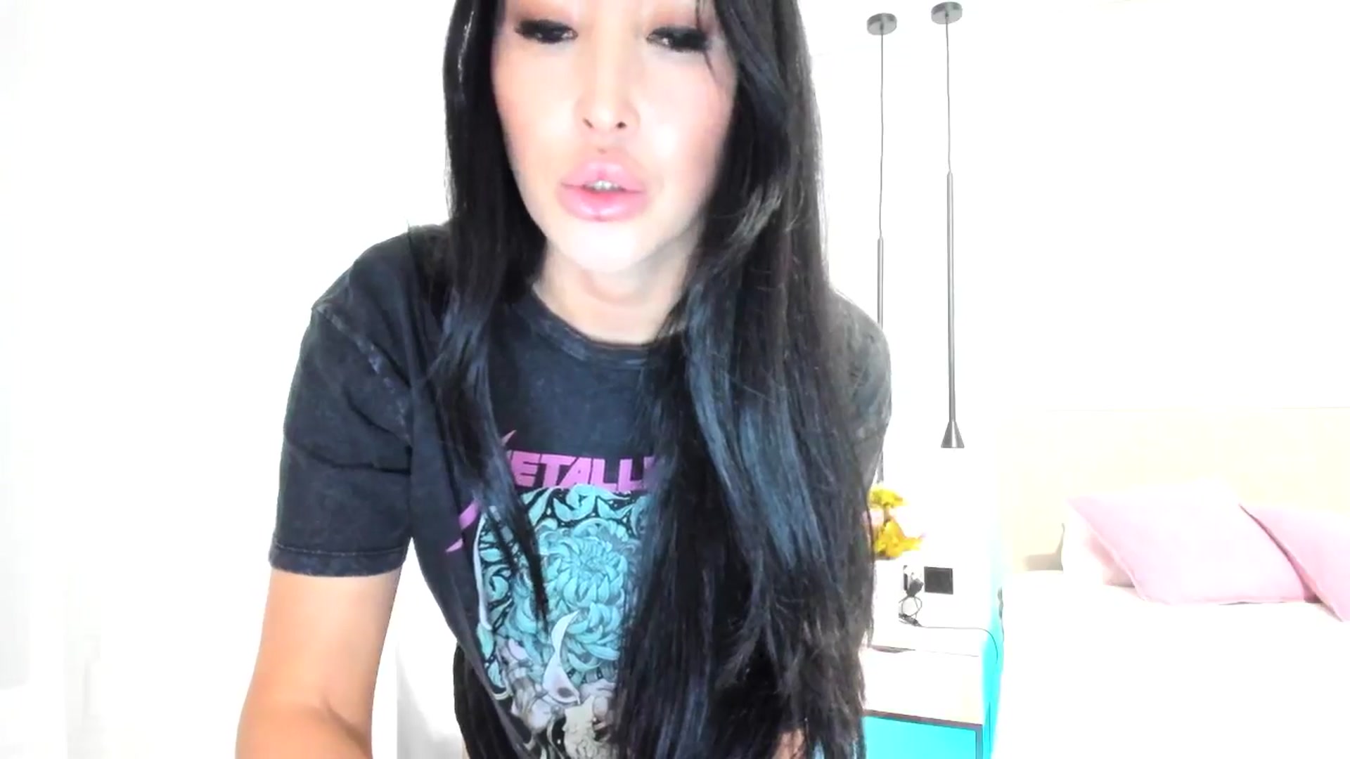 Gallery image thumbnail from Juicyylips's myfreecams stream on, 03/07/2025, 22:24 image 2 of 20