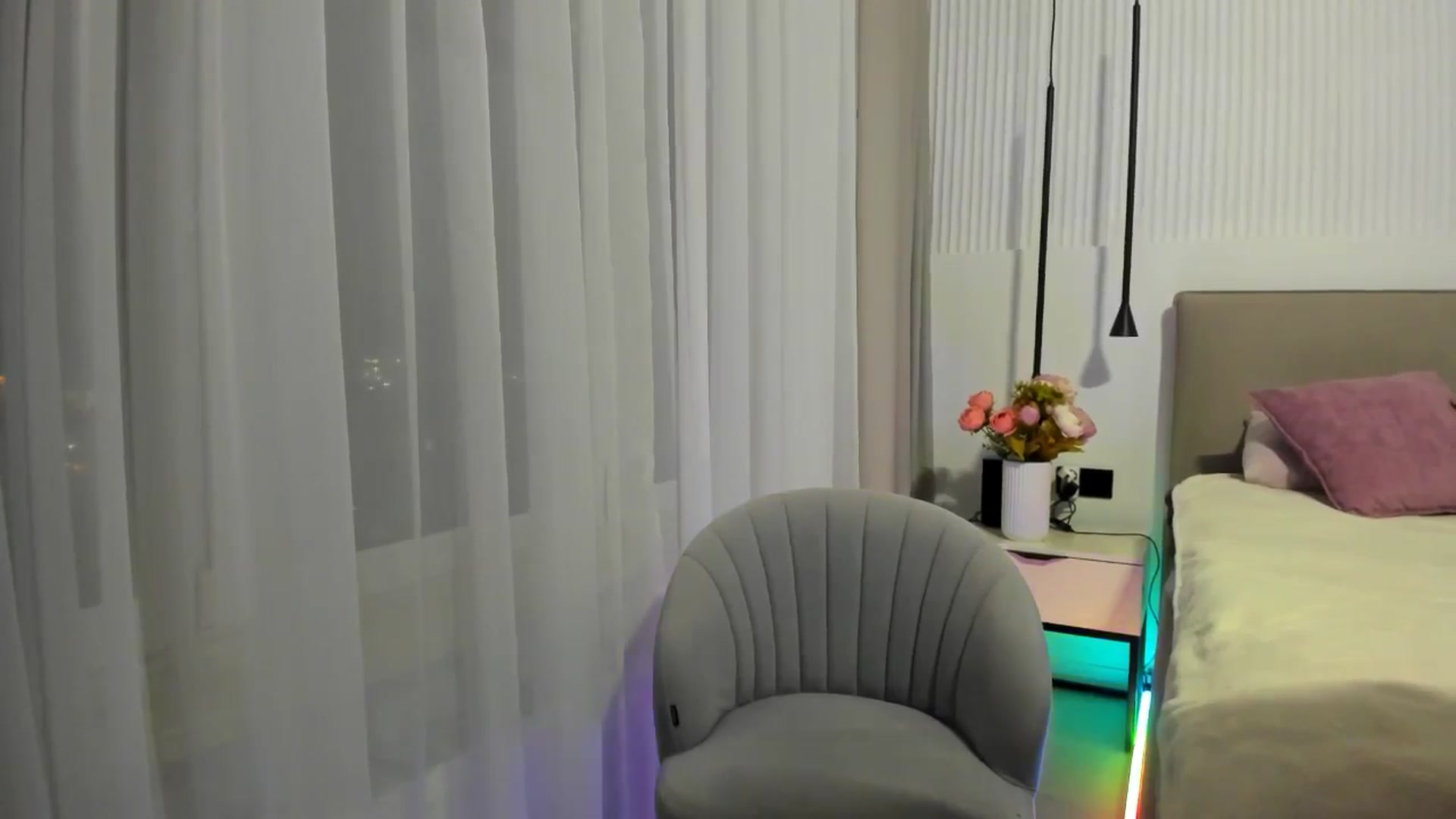Gallery image thumbnail from Juicyylips's myfreecams stream on, 03/07/2025, 22:24 image 18 of 20
