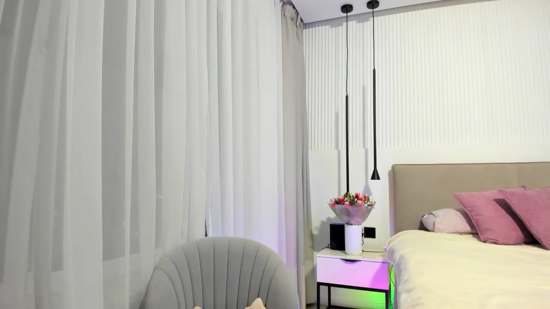 Gallery image thumbnail from Juicyylips's myfreecams stream on, 03/08/2025, 22:44 image 2 of 20