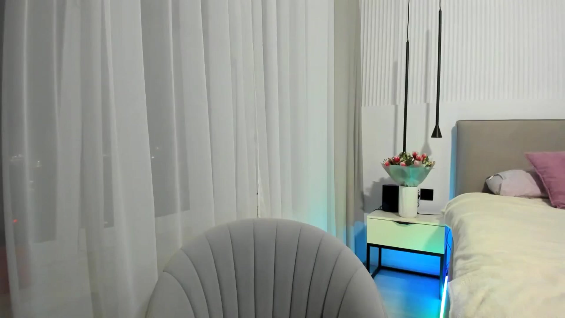 Gallery image thumbnail from Juicyylips's myfreecams stream on, 03/08/2025, 22:44 image 17 of 20