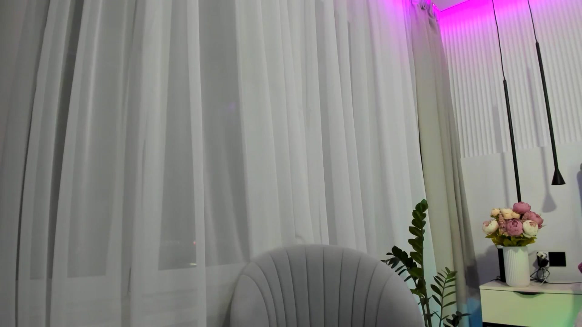 Gallery image thumbnail from Juicyylips's myfreecams stream on, 03/21/2025, 21:41 image 10 of 20