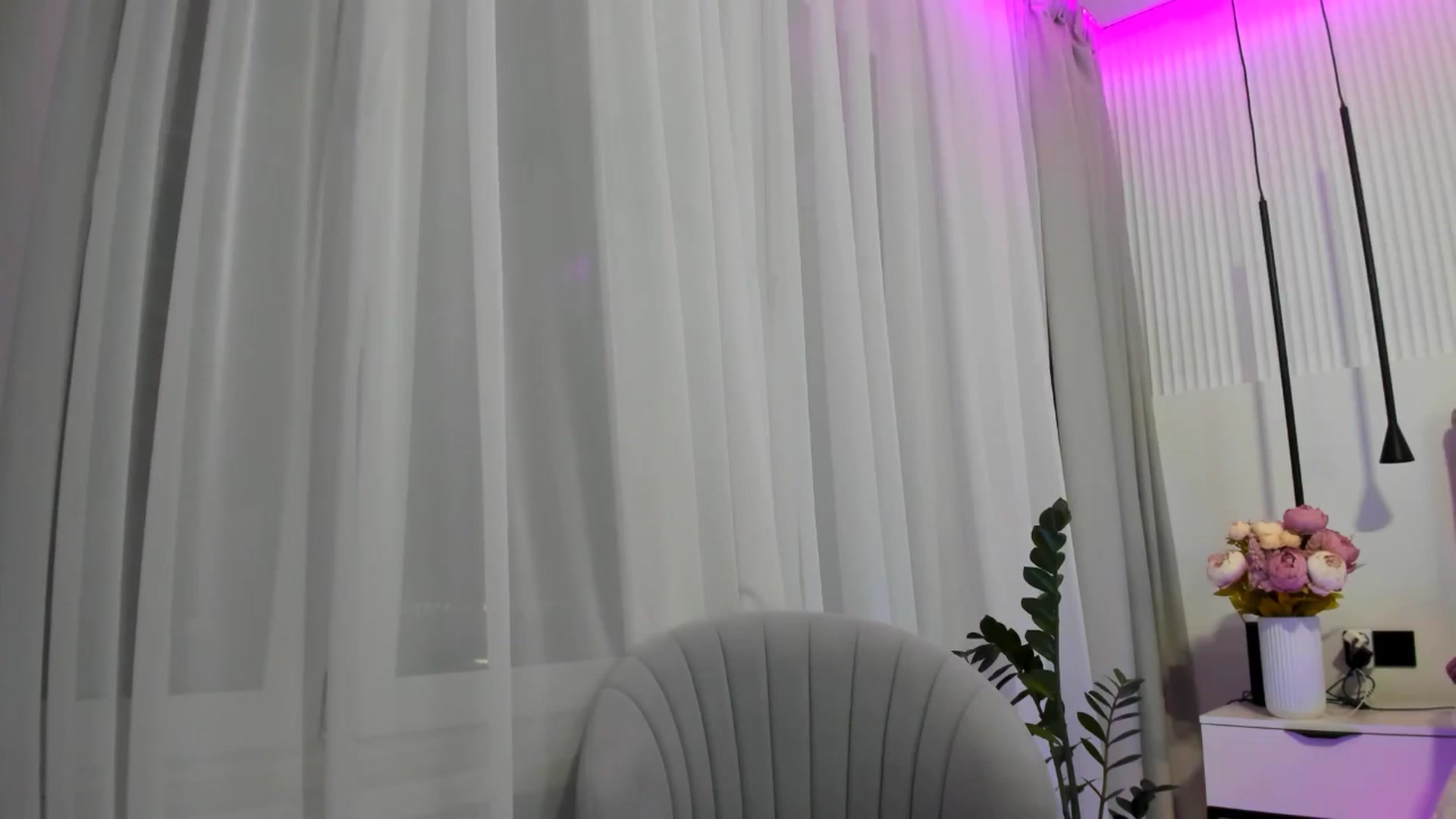 Gallery image thumbnail from Juicyylips's myfreecams stream on, 03/21/2025, 21:41 image 11 of 20