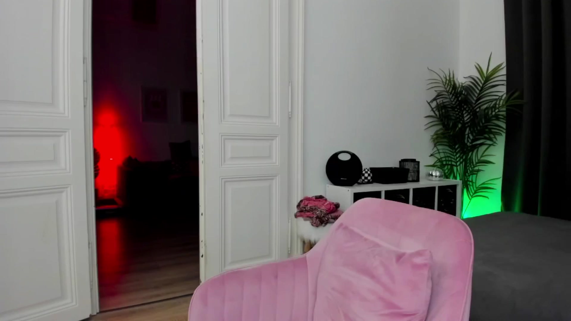 Gallery image thumbnail from Jul_la_la's myfreecams stream on, 11/23/2024, 21:14 image 11 of 20