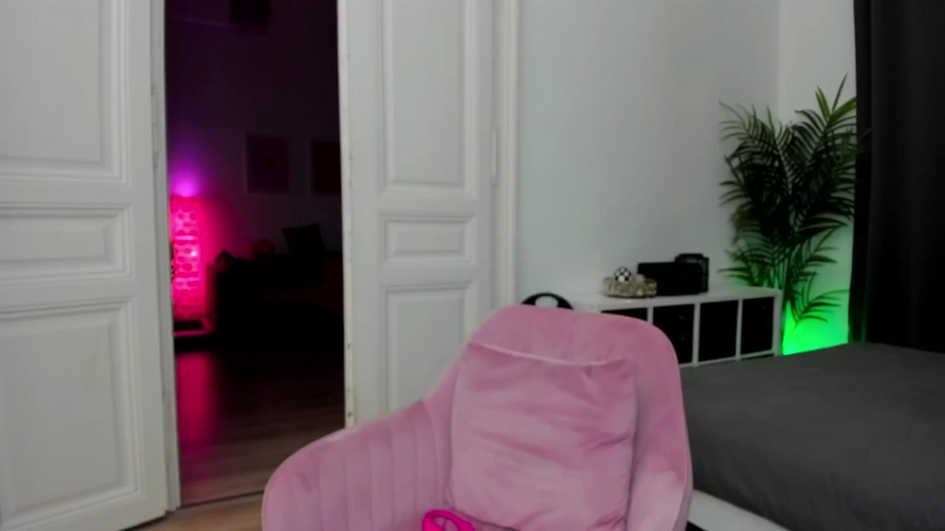 Gallery image thumbnail from Jul_la_la's myfreecams stream on, 12/04/2024, 19:10 image 12 of 20