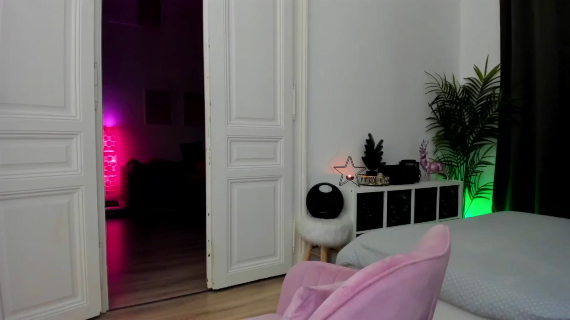 Gallery image thumbnail from Jul_la_la's myfreecams stream on, 12/11/2024, 15:16 image 6 of 20