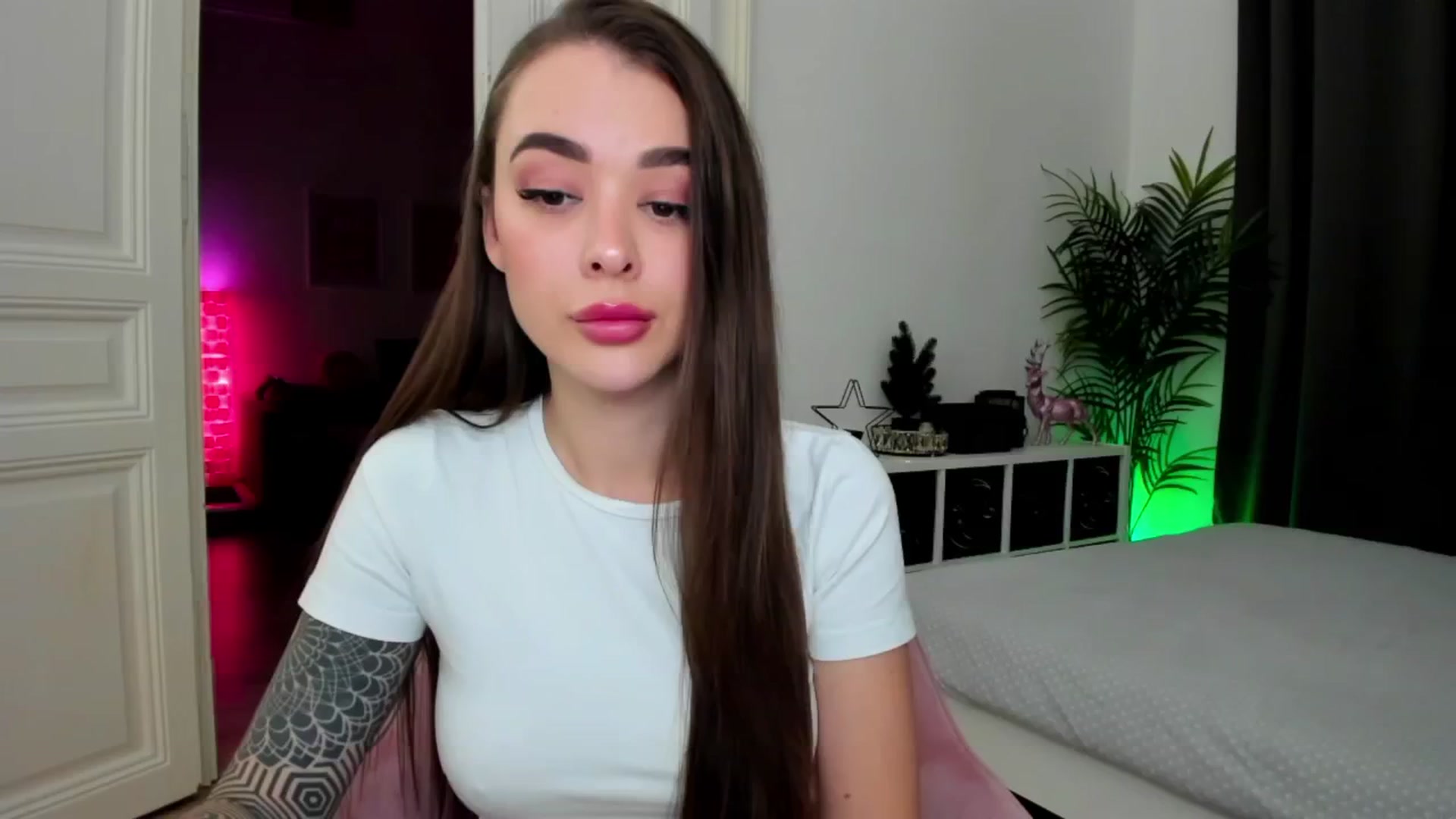 Gallery image thumbnail from Jul_la_la's myfreecams stream on, 12/17/2024, 17:40 image 3 of 20