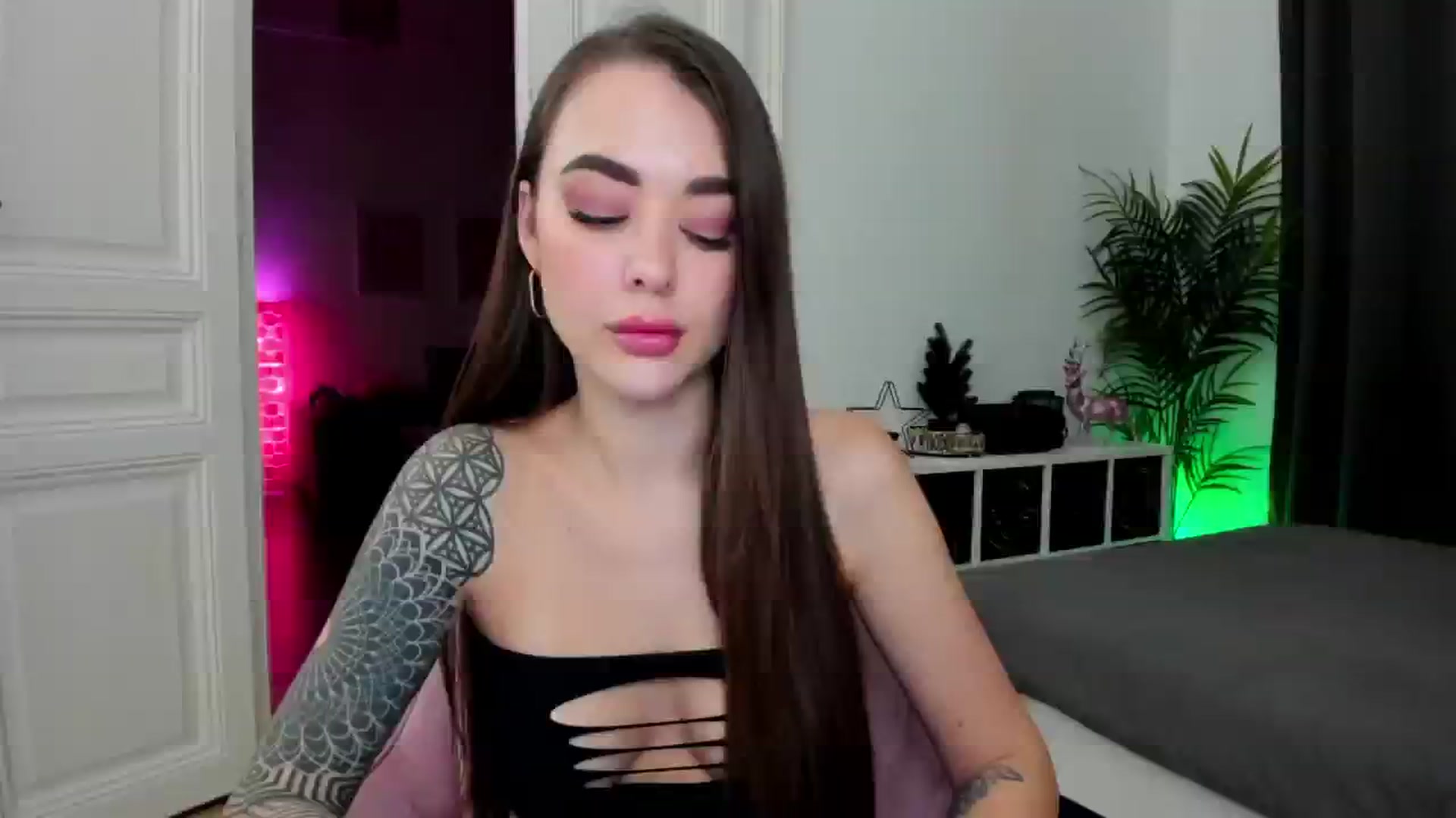 Gallery image thumbnail from Jul_la_la's myfreecams stream on, 12/18/2024, 17:49 image 2 of 20