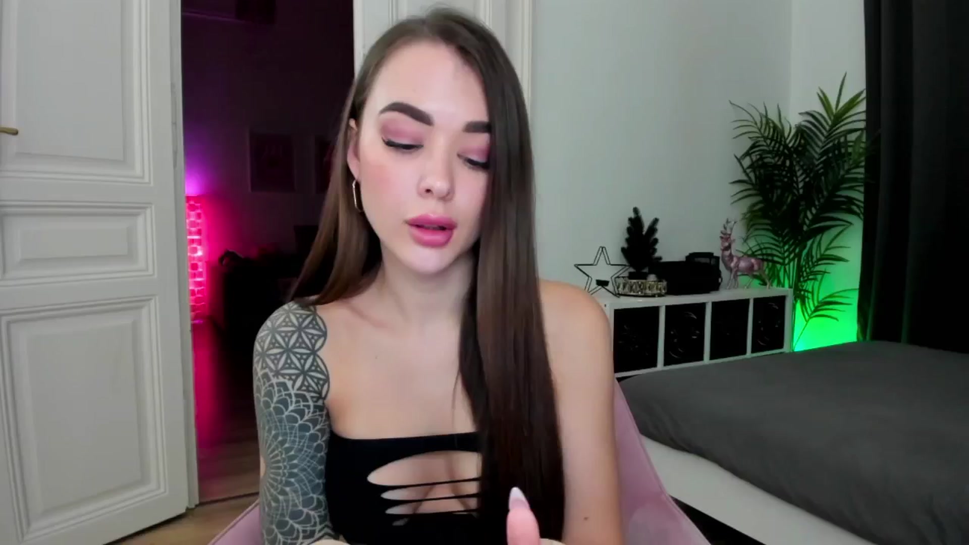 Gallery image thumbnail from Jul_la_la's myfreecams stream on, 12/18/2024, 17:49 image 14 of 20