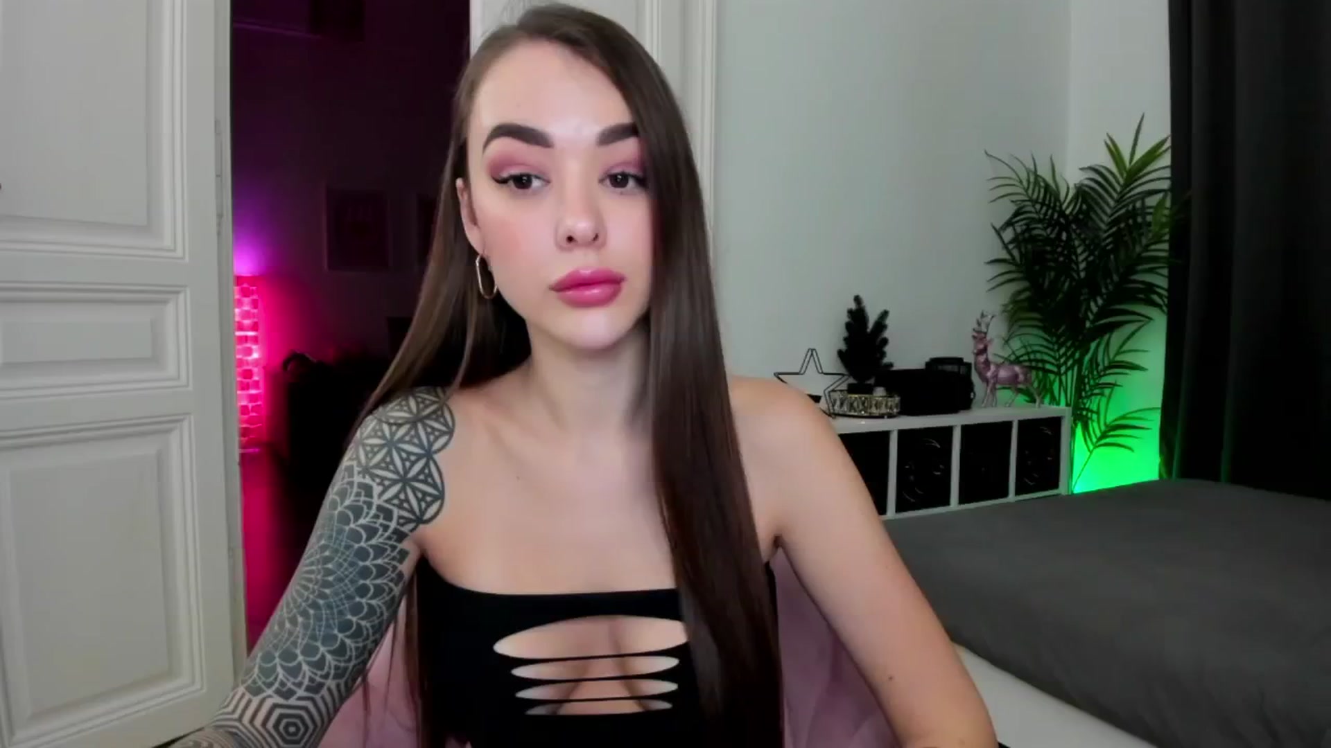 Gallery image thumbnail from Jul_la_la's myfreecams stream on, 12/18/2024, 17:49 image 1 of 20