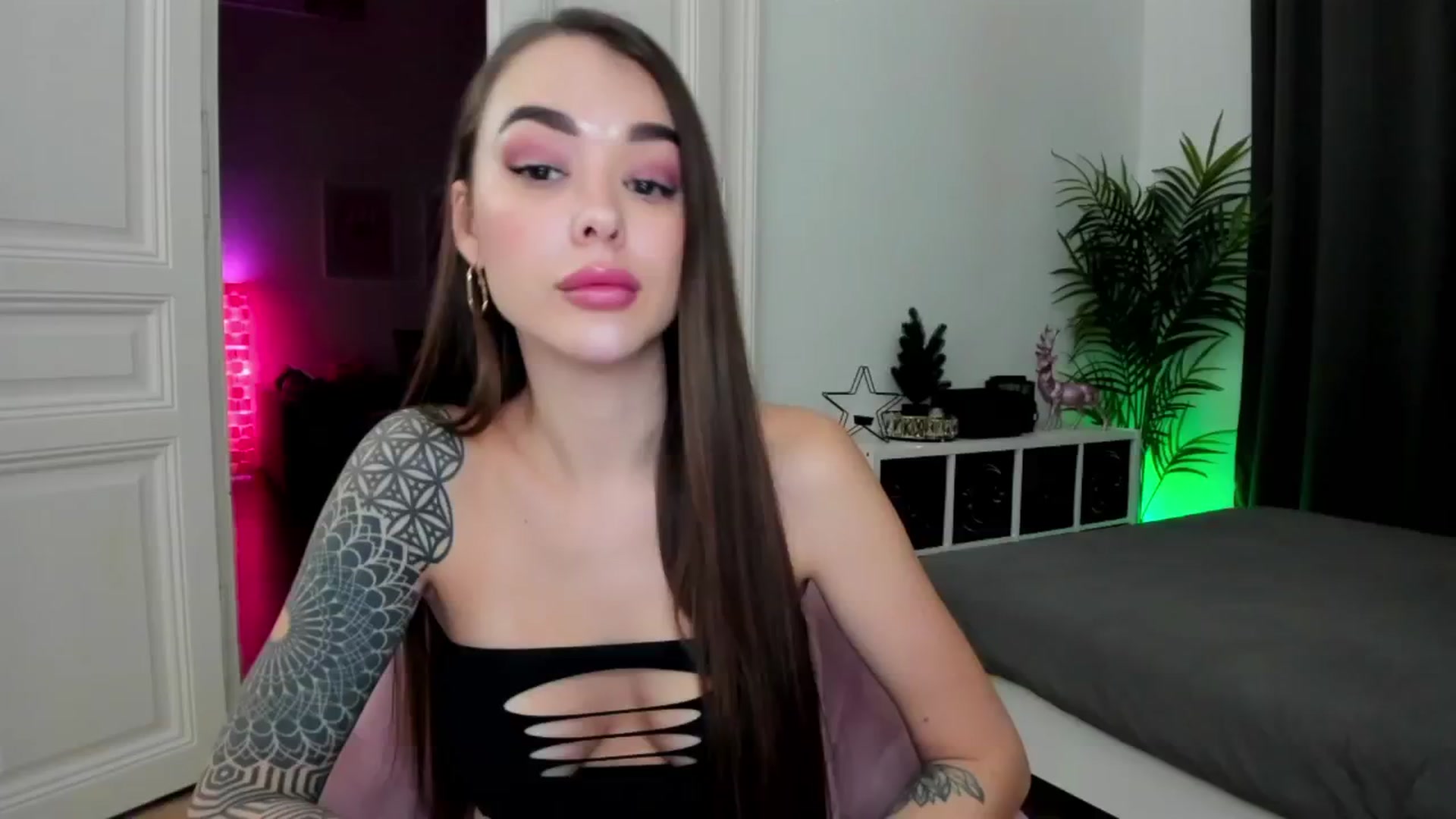 Gallery image thumbnail from Jul_la_la's myfreecams stream on, 12/18/2024, 17:49 image 17 of 20