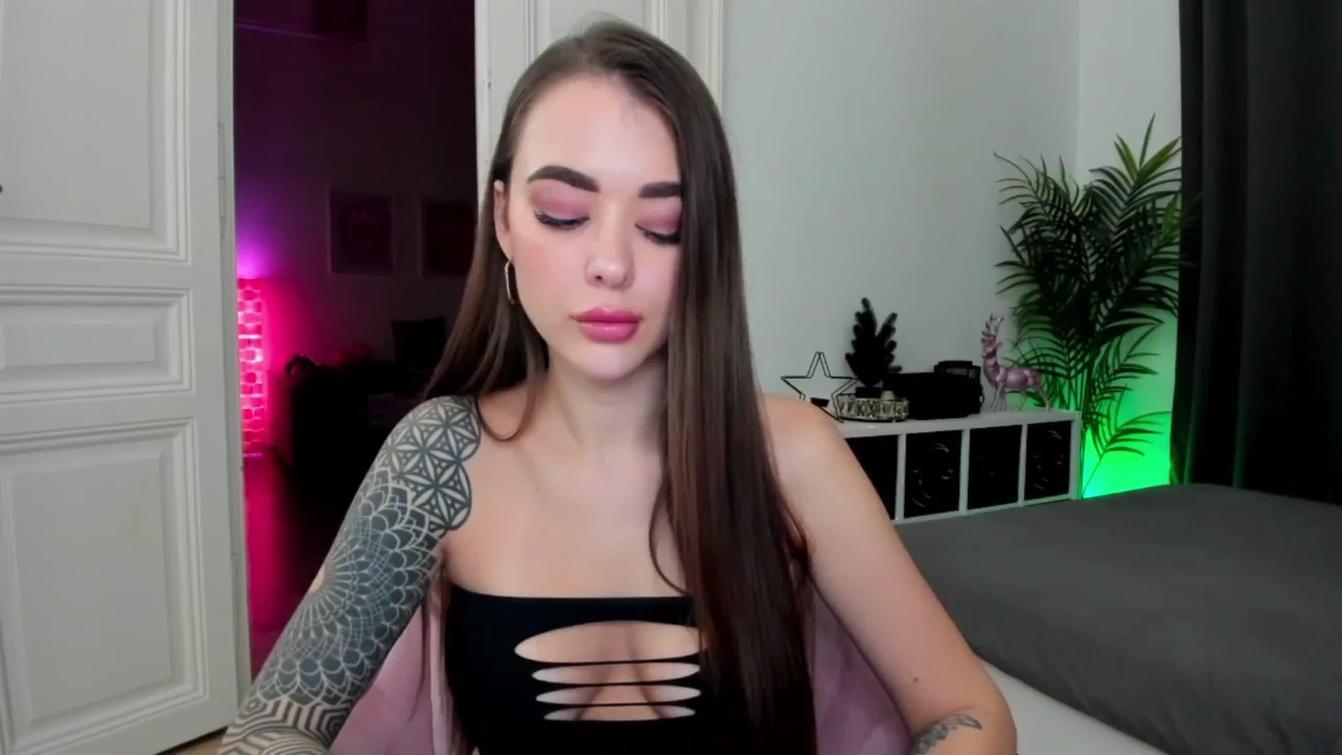 Gallery image thumbnail from Jul_la_la's myfreecams stream on, 12/18/2024, 17:49 image 3 of 20