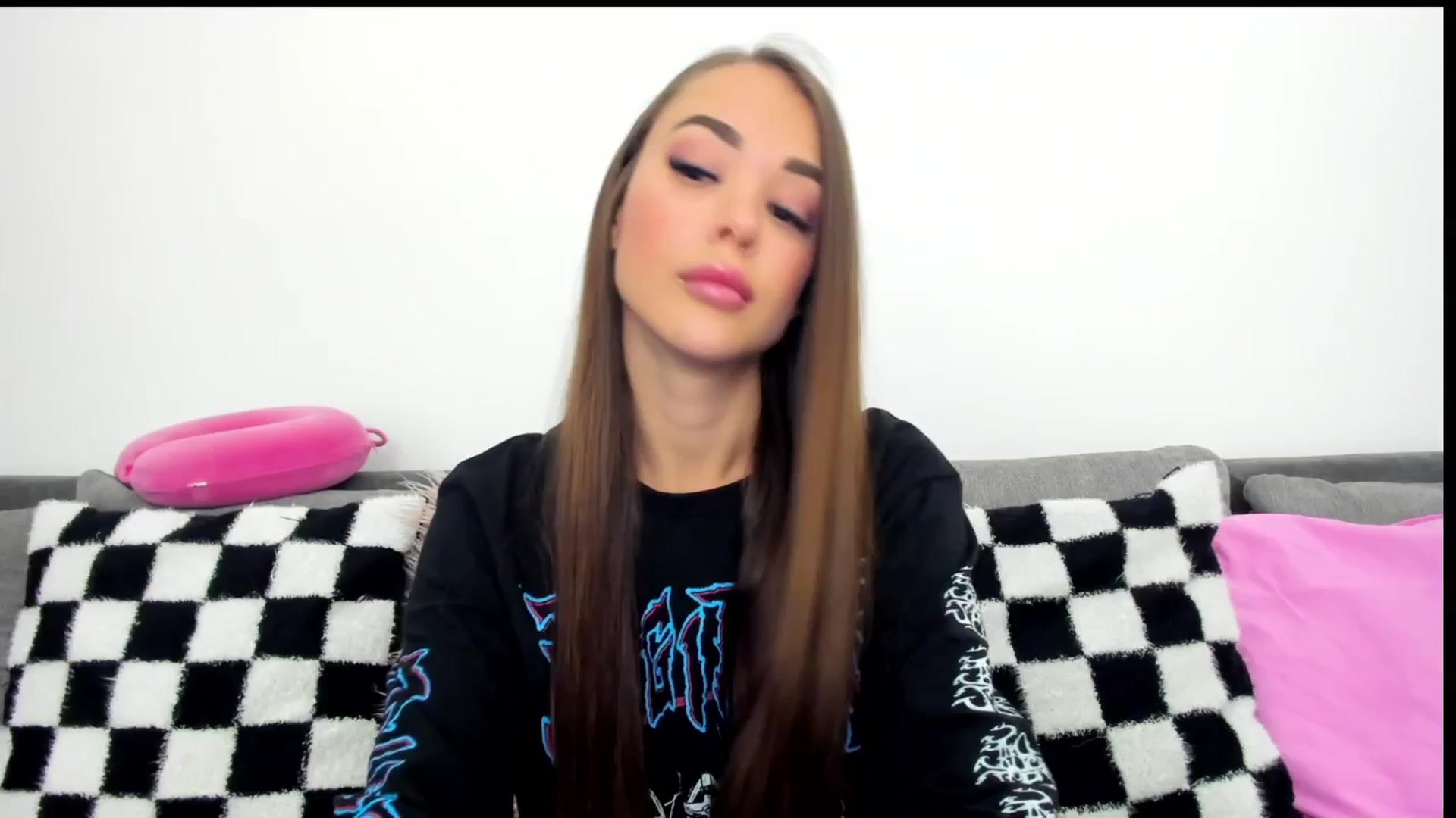 Gallery image thumbnail from Jul_la_la's myfreecams stream on, 03/18/2025, 09:57 image 2 of 20
