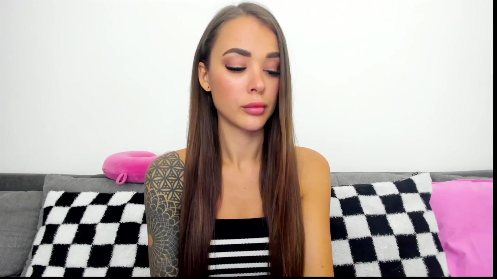 Gallery image thumbnail from Jul_la_la's myfreecams stream on, 03/19/2025, 07:31 image 9 of 20