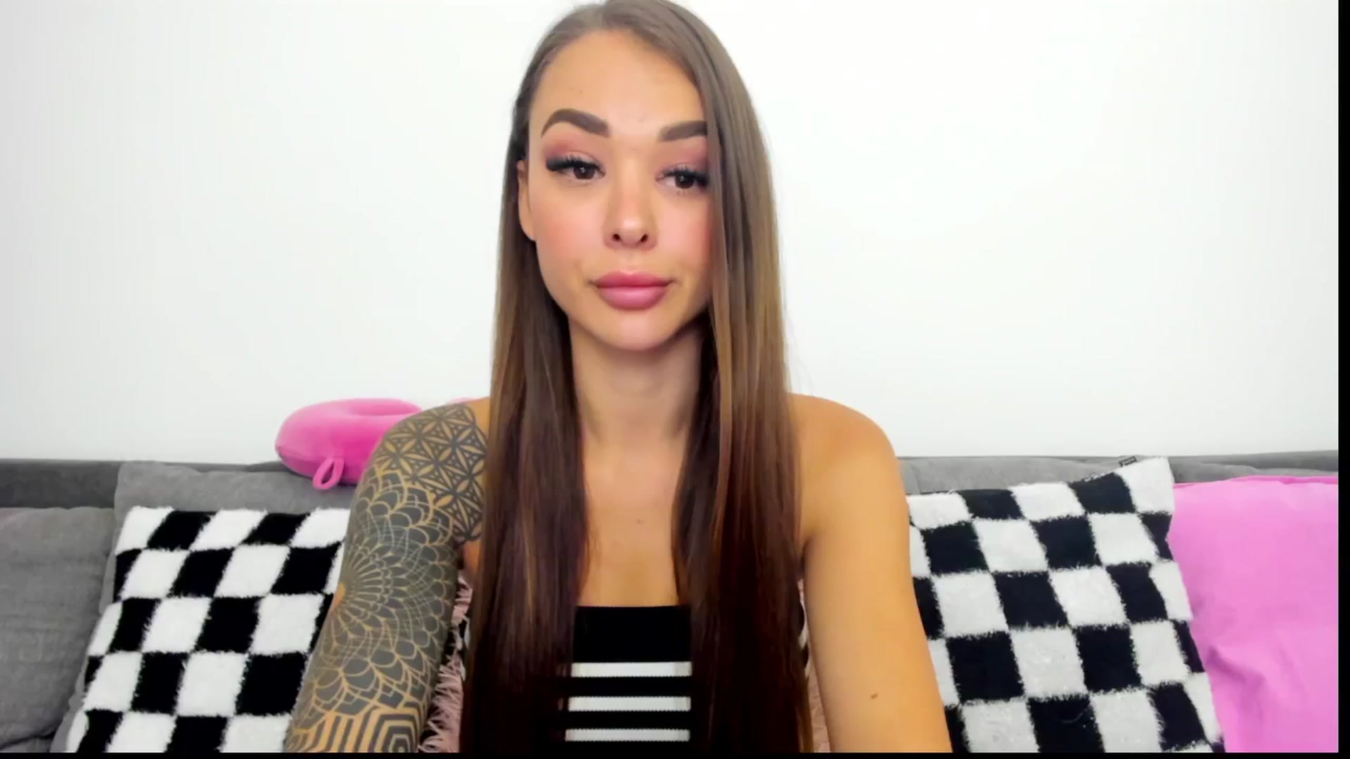 Gallery image thumbnail from Jul_la_la's myfreecams stream on, 03/19/2025, 07:31 image 11 of 20