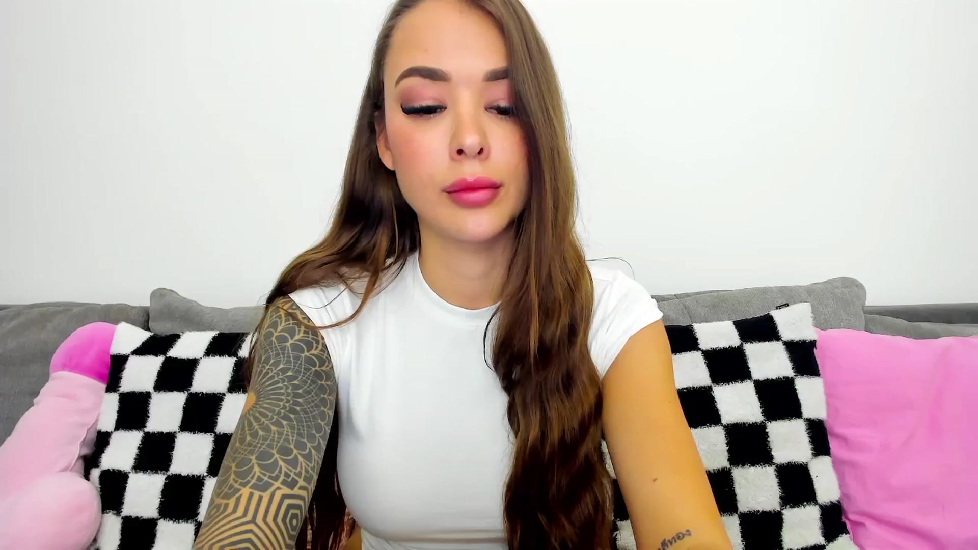 Gallery image thumbnail from Jul_la_la's myfreecams stream on, 03/22/2025, 16:44 image 16 of 20
