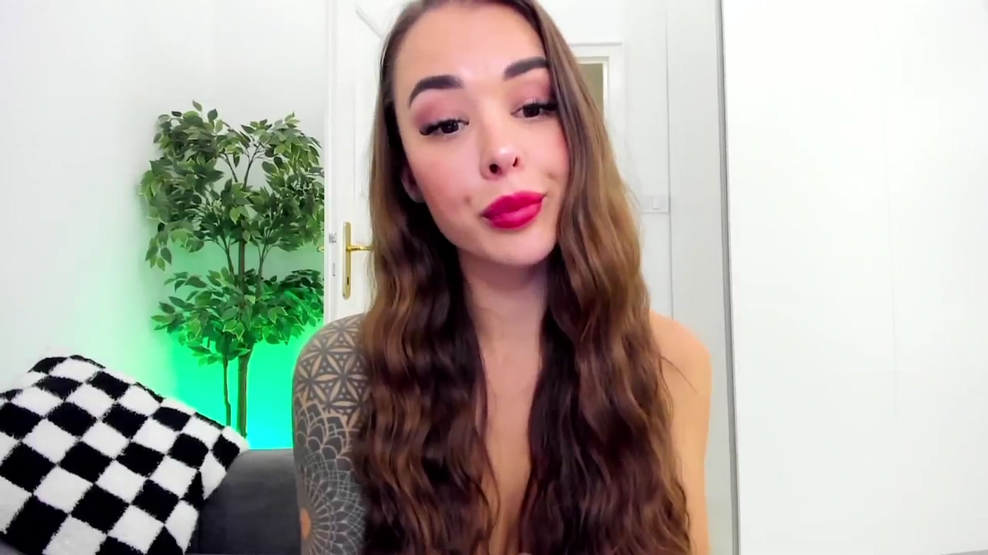 Gallery image thumbnail from Jul_la_la's myfreecams stream on, 04/09/2025, 20:40 image 18 of 20