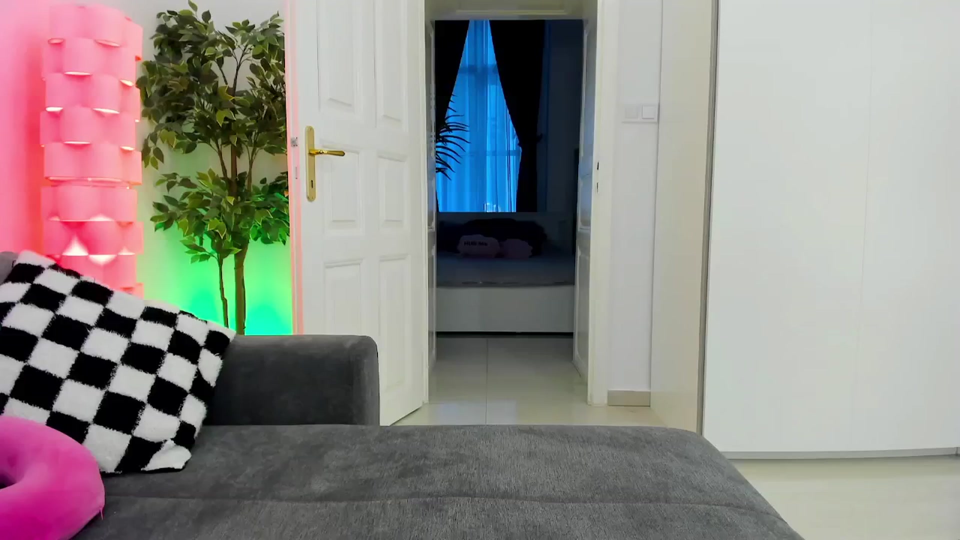 Gallery image thumbnail from Jul_la_la's myfreecams stream on, 05/13/2025, 18:39 image 15 of 20