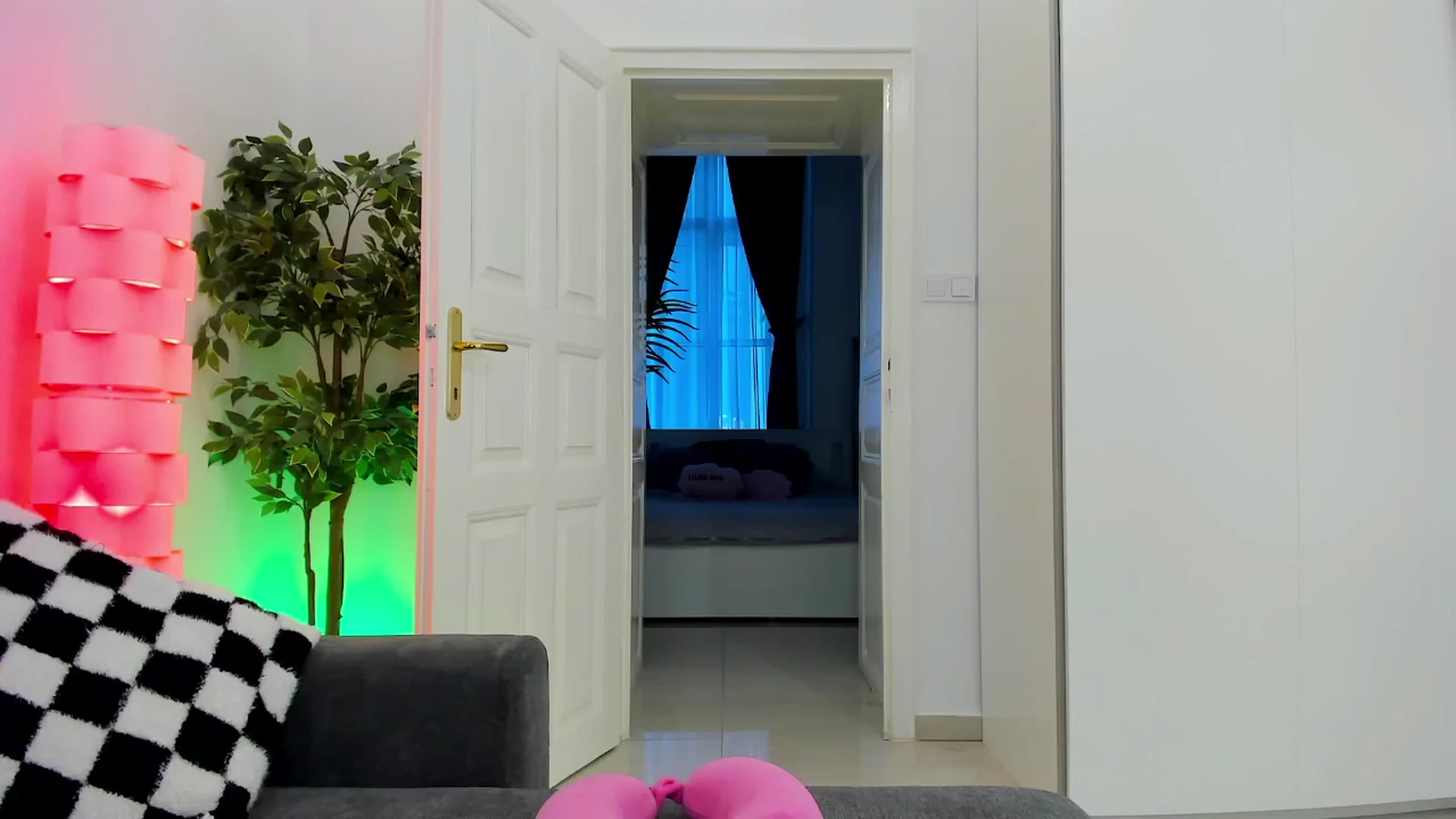 Gallery image thumbnail from Jul_la_la's myfreecams stream on, 05/13/2025, 18:39 image 13 of 20