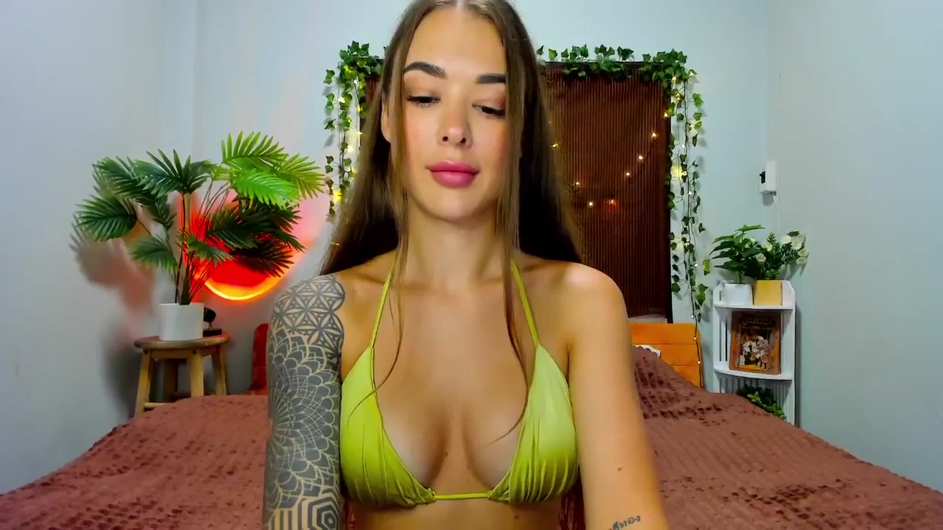 Gallery image thumbnail from Jul_la_la's myfreecams stream on, 08/15/2025, 05:36 image 12 of 20