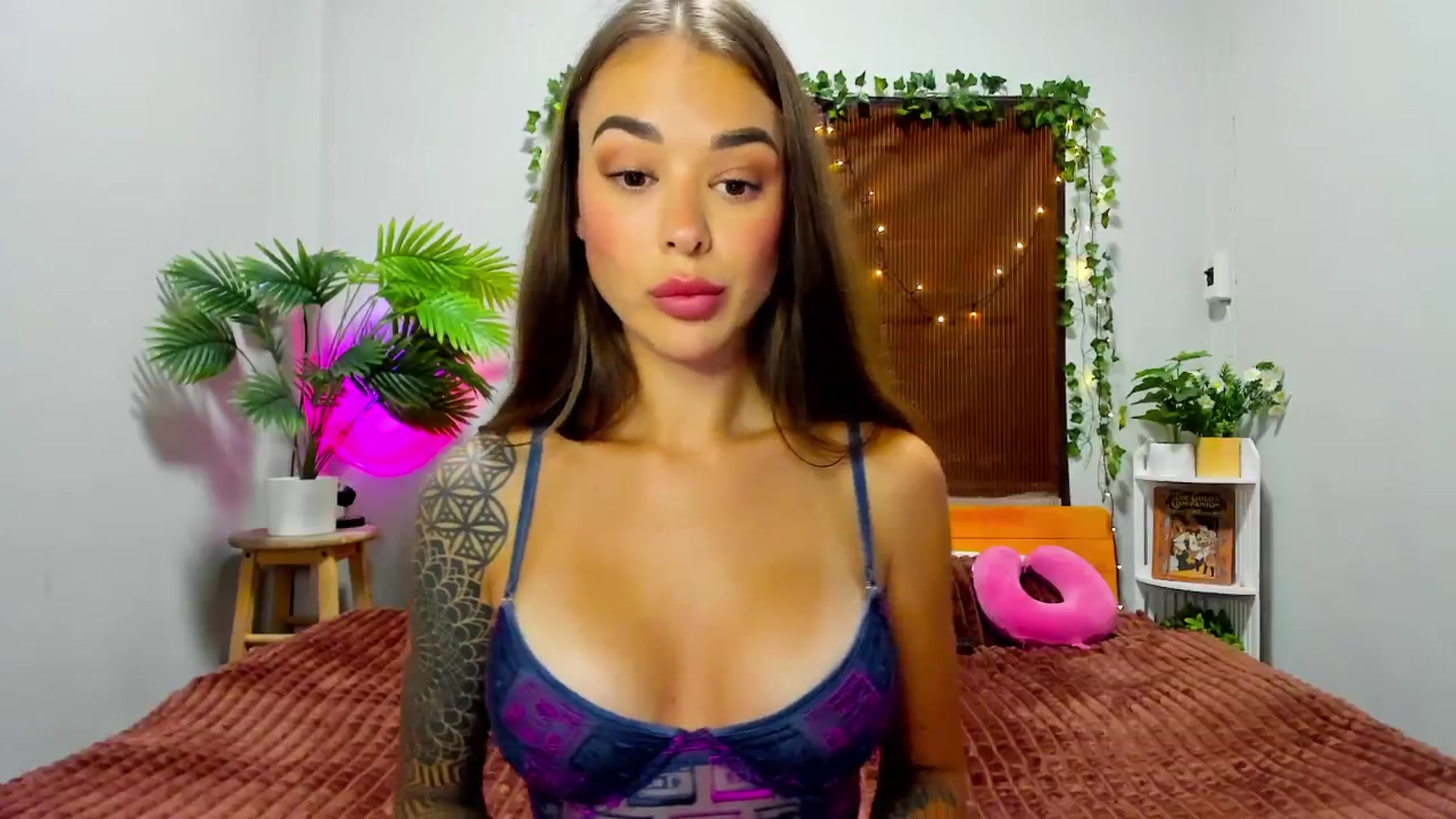 Gallery image thumbnail from Jul_la_la's myfreecams stream on, 09/03/2025, 15:29 image 8 of 20