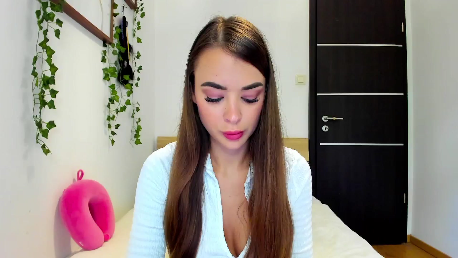 Gallery image thumbnail from Jul_la_la's myfreecams stream on, 10/05/2025, 14:39 image 1 of 20