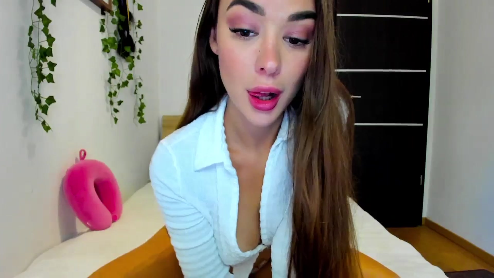 Gallery image thumbnail from Jul_la_la's myfreecams stream on, 10/05/2025, 14:39 image 10 of 20